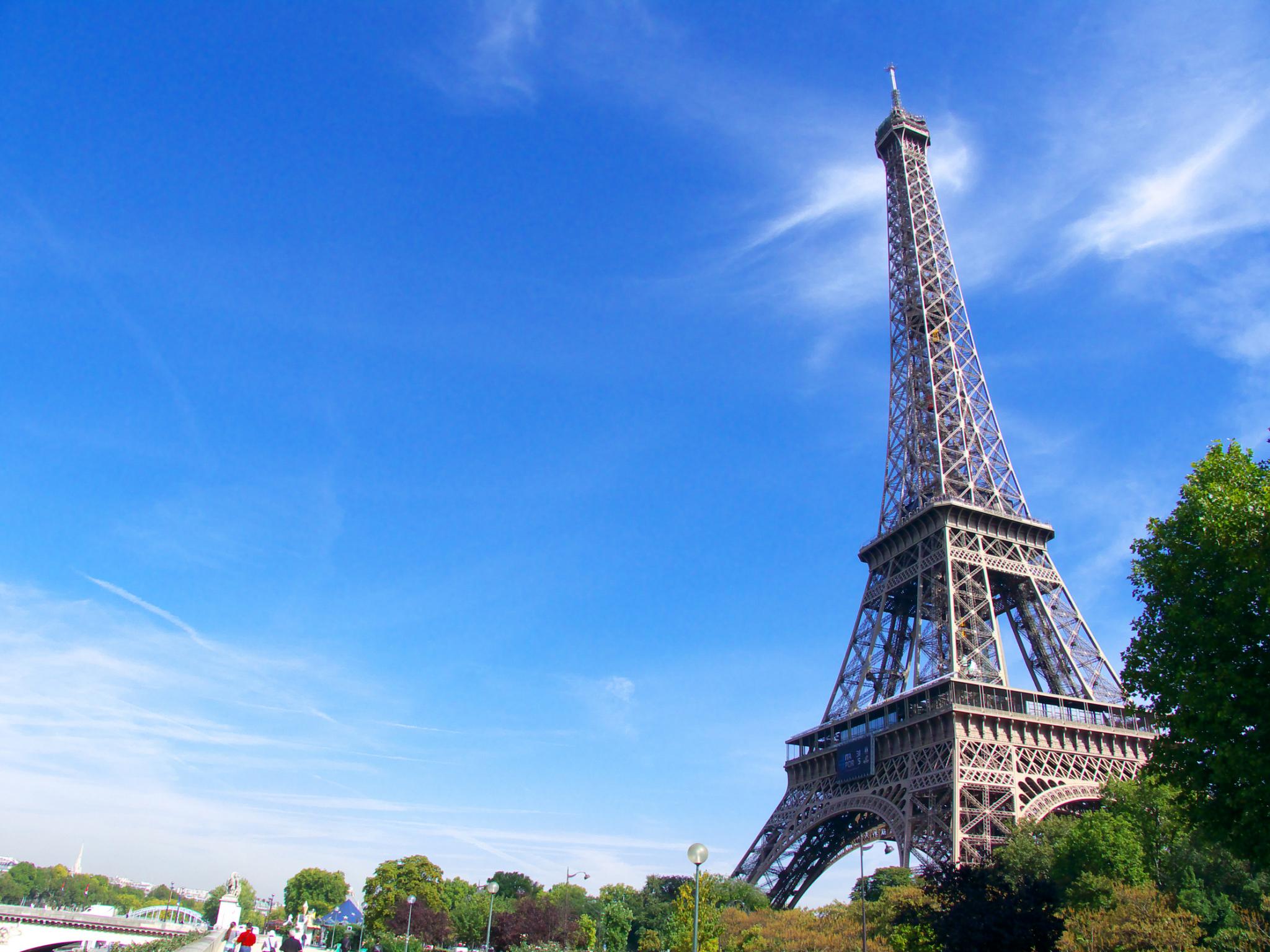 Travel Review Luxury France Vacation Package, Paris, Eiffel Tower