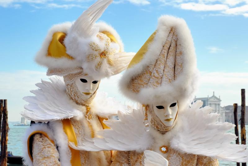 italy-venice-carnival-white-costumes.jpg
