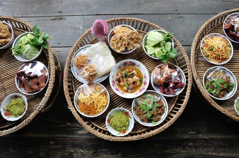 thailand-chiang-mai-province-jantoke-traditiona-meal_0.jpg (800×531)