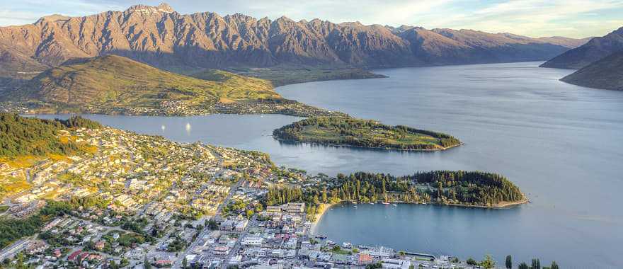 Queenstown under the rays of the setting sun