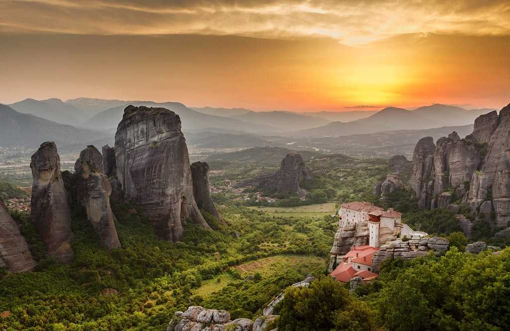 Monastery of Roussanou at sunset in Meteora, Greece 