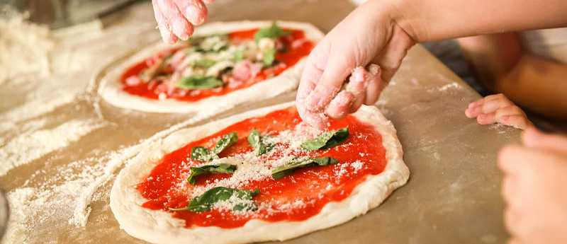 Cooking class (Margherita style pizza) in Italy 
