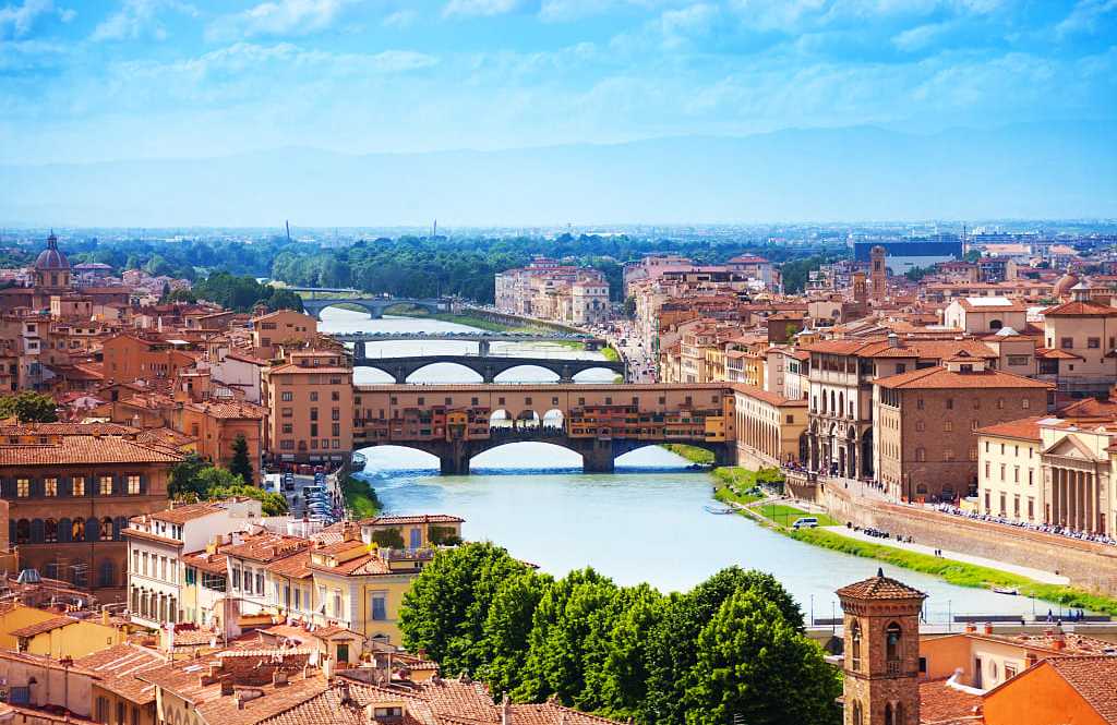 Arno river and Ponte Vecchio in Florence, Italy Arno river and Ponte Vecchio in Florence, Italy