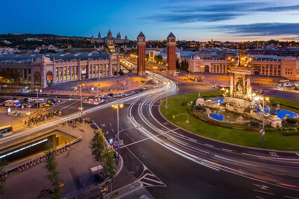 Traffic circling Placa d'Espanya in Barcelona, Spain.