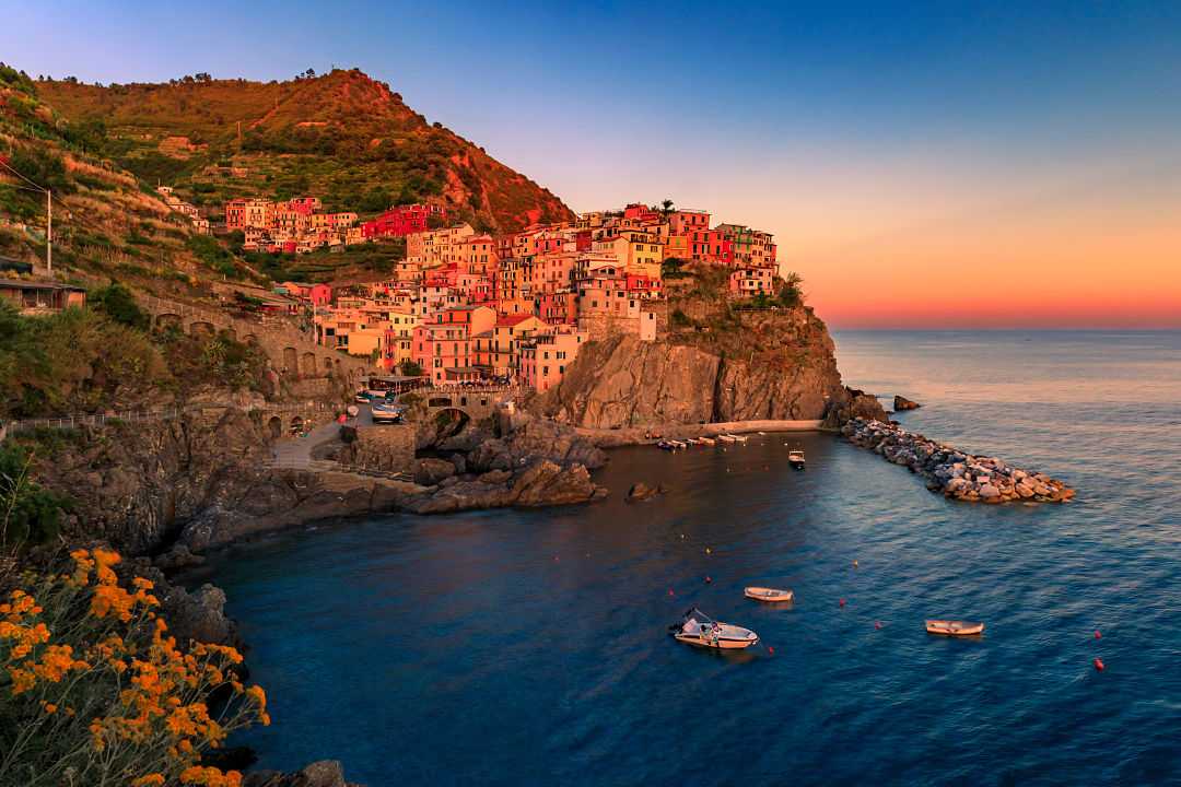 Manarola at sunset, Cinque Terre, Italy.