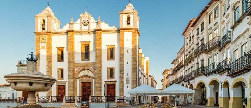 Giraldo Square in Evora, Portugal