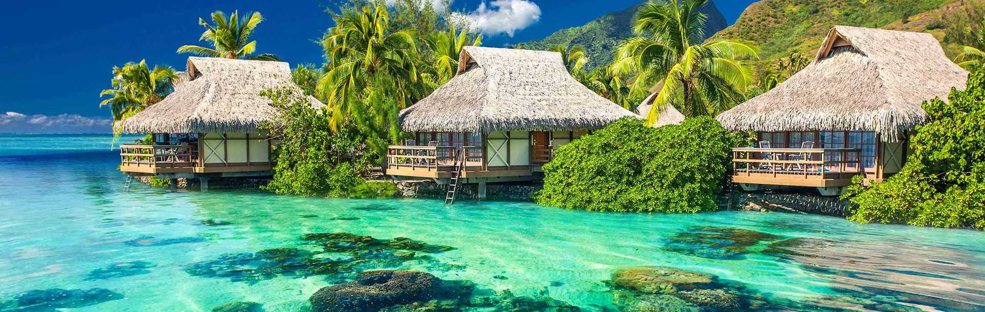 Fiji Tour - Houses on the ocean