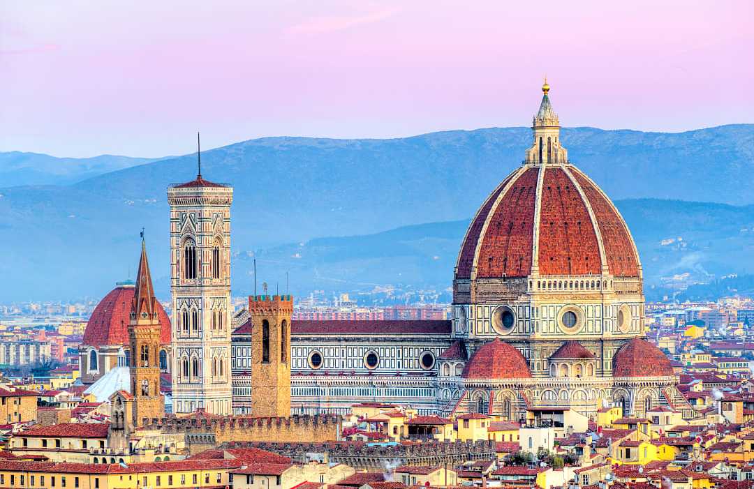 Sunset view of the Duomo di Firenze, Italy.