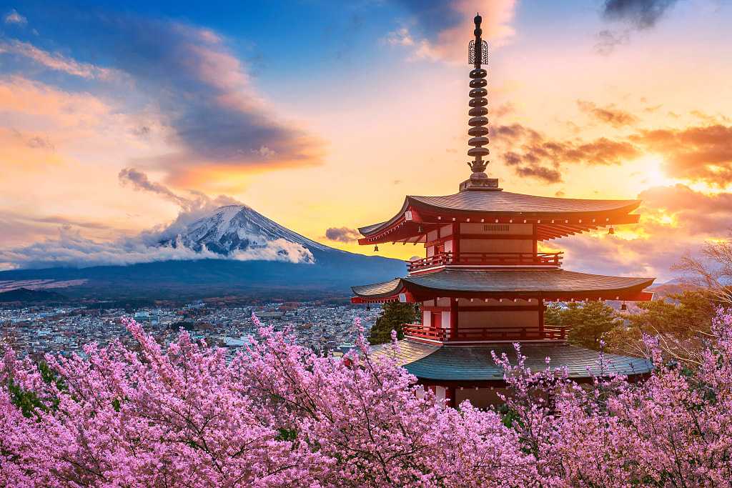 Chureito Pagoda with view of Mt. Fuji in Arakurayama Sengen Park, Fujiyoshida, Japan