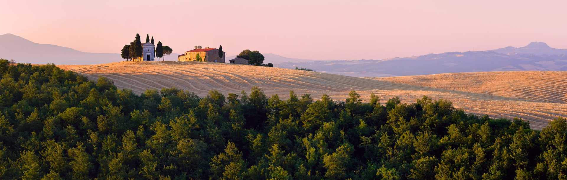 Cappella di Vitaleta on the hills of Val d'Orcia in Tuscany, Italy.