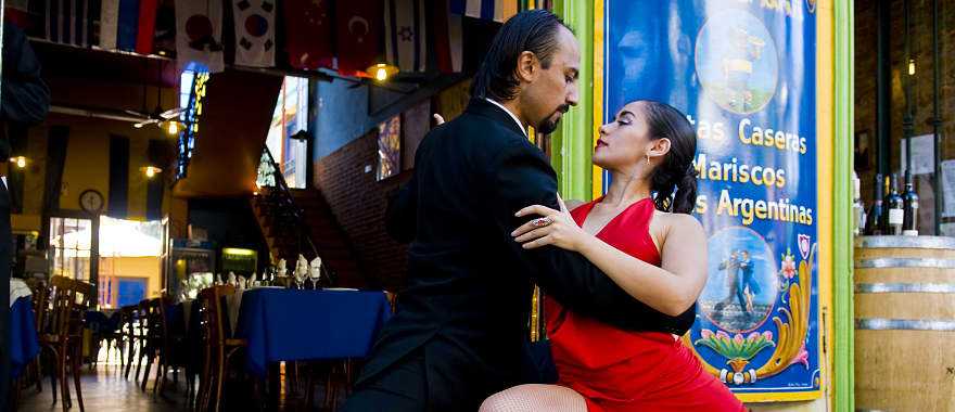 Couple dancing tango in the street, Buenos Aires