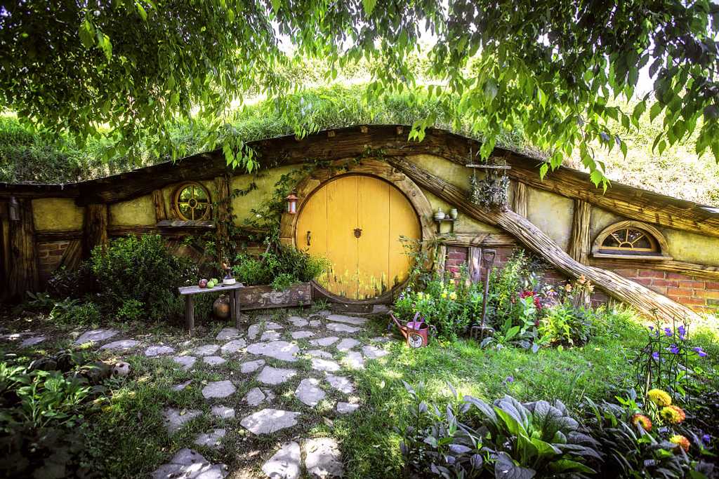 Hobbit house on the Hobbiton movie set in New Zealand