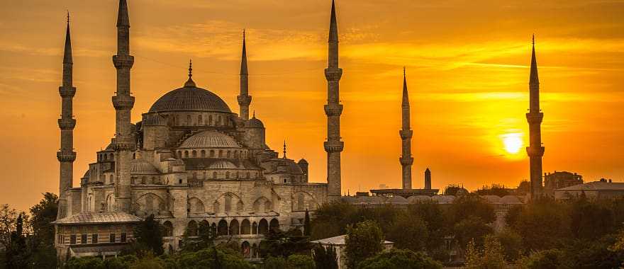 Sunset at The Blue Mosque in Istanbul, Turkey 