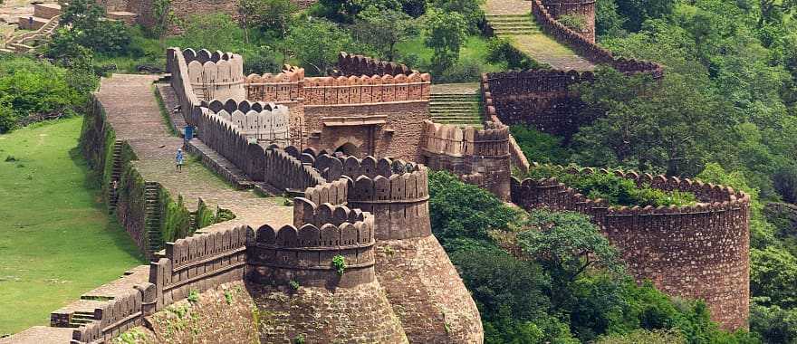 Old wall of Mewar Fortress of Kumbhalgarh in India