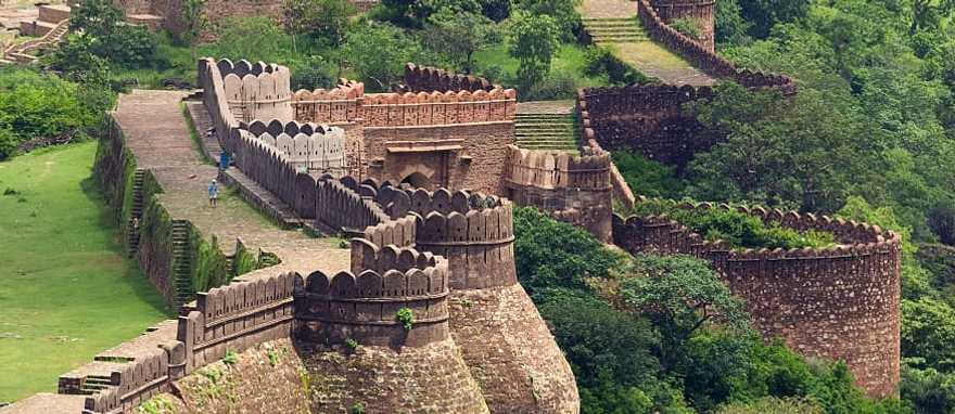 Old wall of Mewar Fortress of Kumbhalgarh in India Old wall of Mewar Fortress of Kumbhalgarh in India