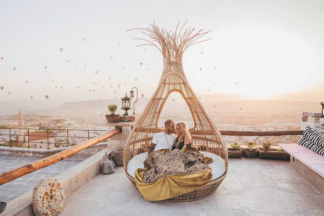 Couple in Cappadocia enjoying the sunrise in Turkey