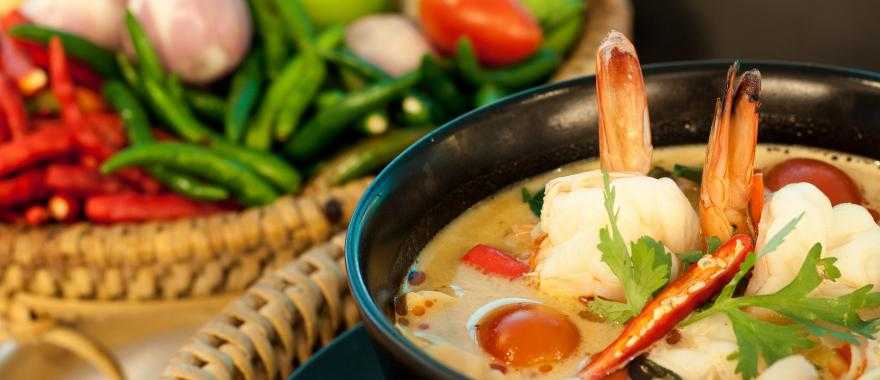 Tom Yum Goong, Thai hot and spicy soup with shrimp