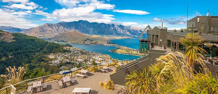 Lake Wakatipu in Queenstown, New Zealand Lake Wakatipu in Queenstown, New Zealand