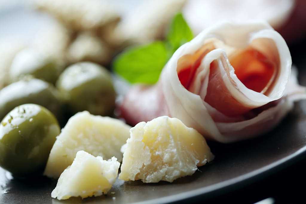 The famous Parma prosciutto and parmesan with green olives